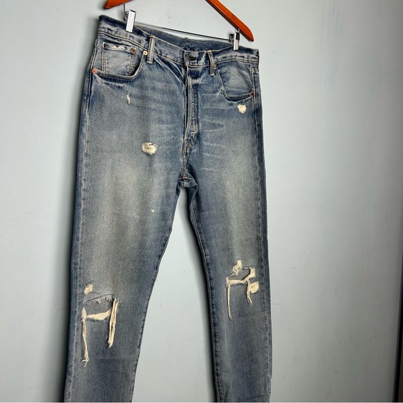 Levi’s 501 36X32 men’s button fly distressed straight leg jeans light blue - Picture 2 of 12